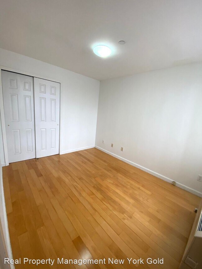 Foto del edificio - 8115 Queens Blvd