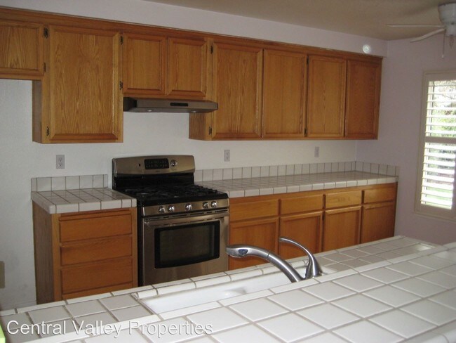Building Photo - 4 br, 3 bath House - 865 Menay Drive