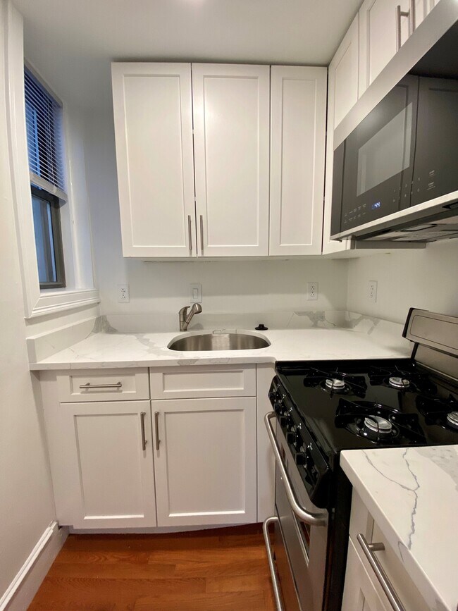 Building Photo - 14 Edgerly Rd