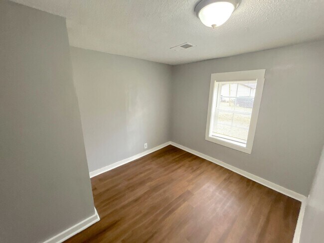 Foto del edificio - 3447 Cook Rd