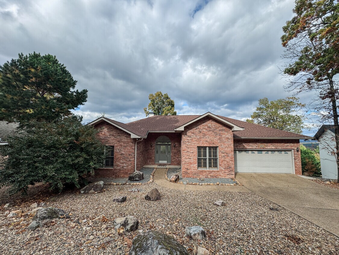 Primary Photo - 27 Cadiz Ln