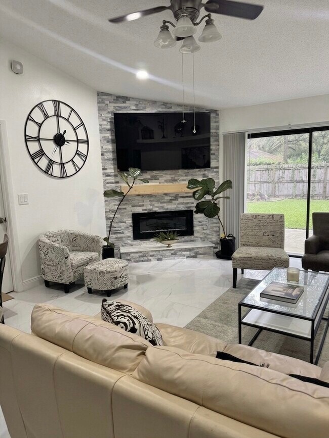 Foto del edificio - 949 Cinnamon Ct