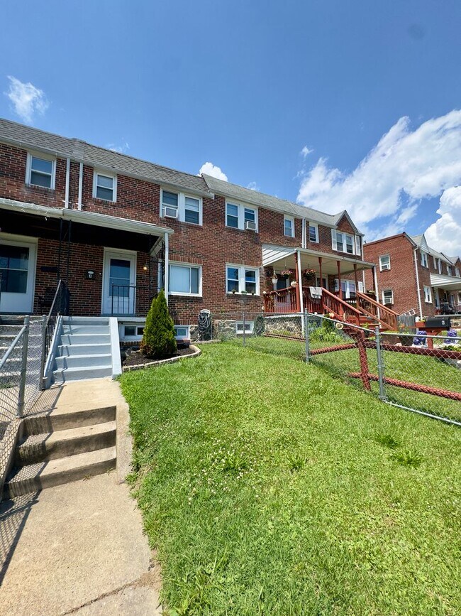 Foto del edificio - Charming 3 Bedroom/2 Bathroom Townhome in Essex, Baltimore, MD!