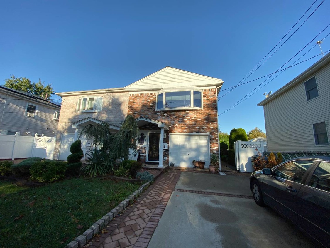 2827 Amboy Rd, Staten Island, NY 10306 House for Rent in Staten