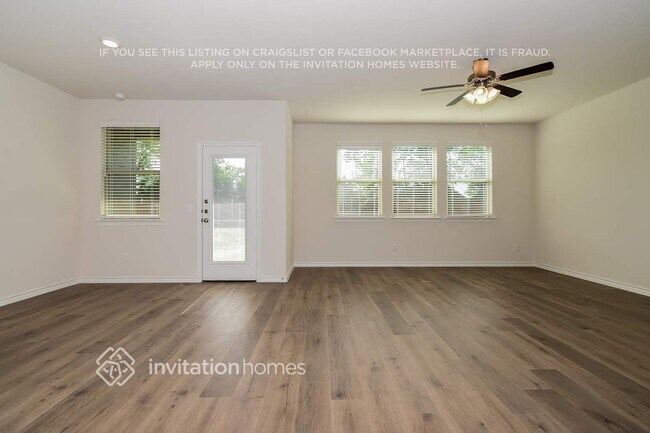 Foto del edificio - 7429 Seton Pl