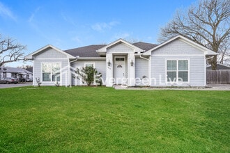 Building Photo - 612 E Parks Ave