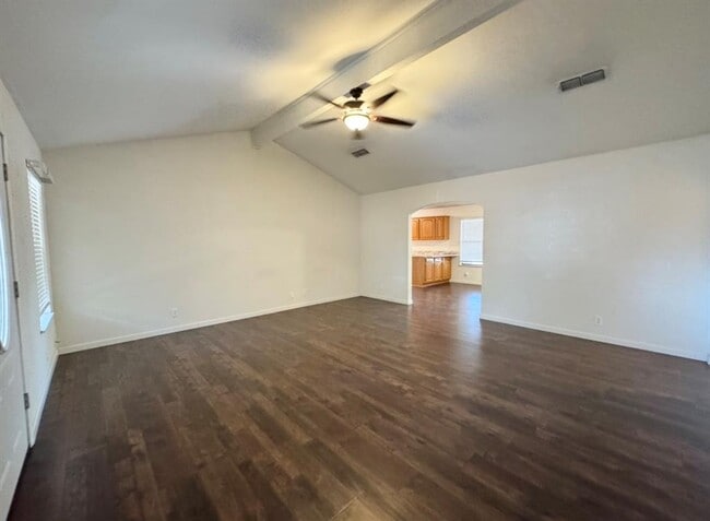 Building Photo - 124 Forest Dr