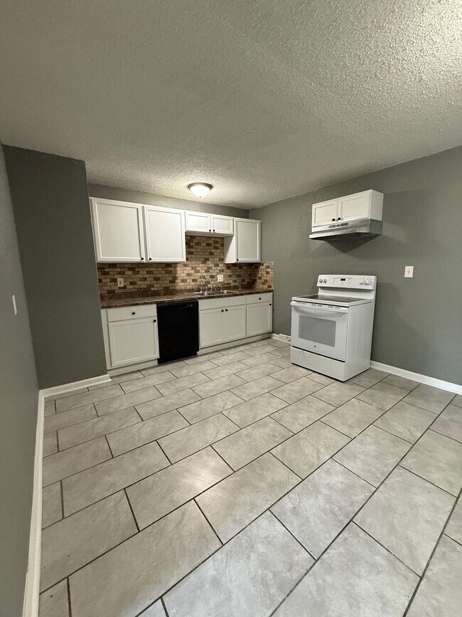 Building Photo - 4 bedroom 1 bathroom spacious property. Beautiful home section 8 ready. If you would like to view...