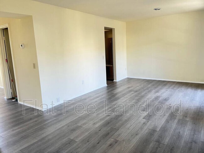 Foto del edificio - 5805 Bunker Woods Ln