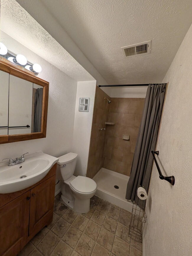 Building Photo - 15650 E Hamilton Pl