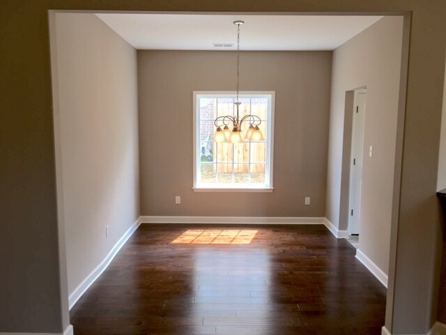 Building Photo - Spacious 4 Bedroom 2 Bath Home In Southeast