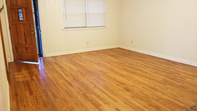 Sala de estar - 5313 23rd St