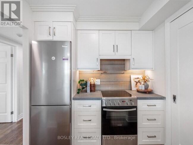 Photo du bâtiment - 903 - 409 BLOOR STREET E