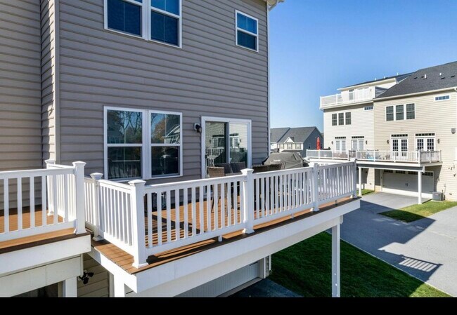 Building Photo - 608 N Atwater Dr