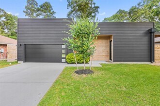 Building Photo - 1550 Ashway St