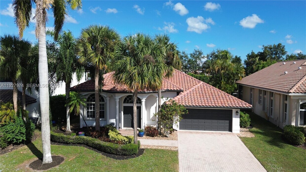 Primary Photo - 19754 Dinner Key Dr