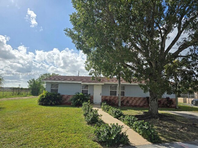 Foto del edificio - 1604 SW 7th St