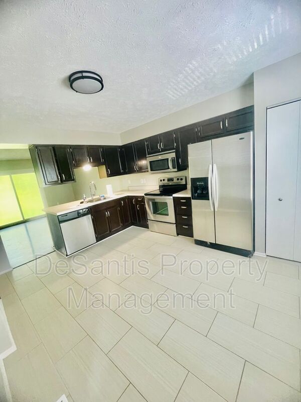 Foto del edificio - 2104 Timberglen Dr