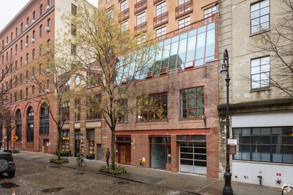 Primary Photo - 132 Perry St
