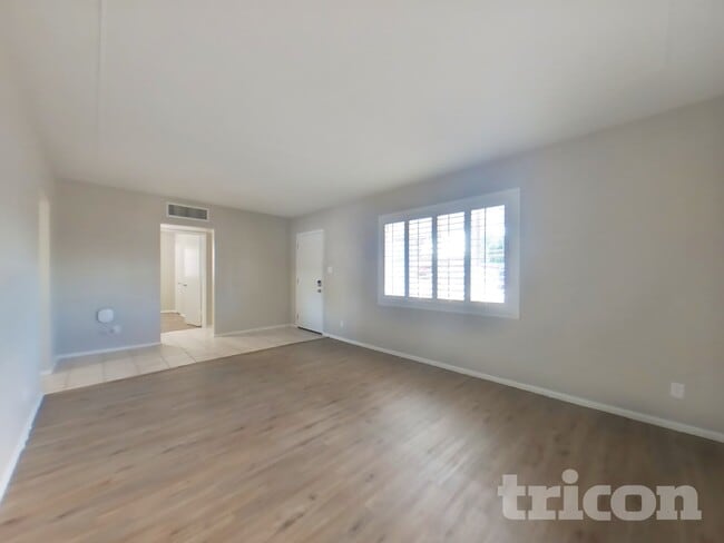 Building Photo - 120 W 8th Pl