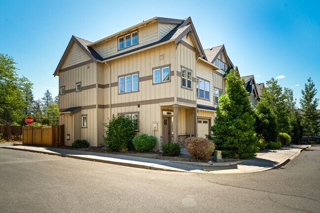 Building Photo - Close proximity to Old Mill District and downtown