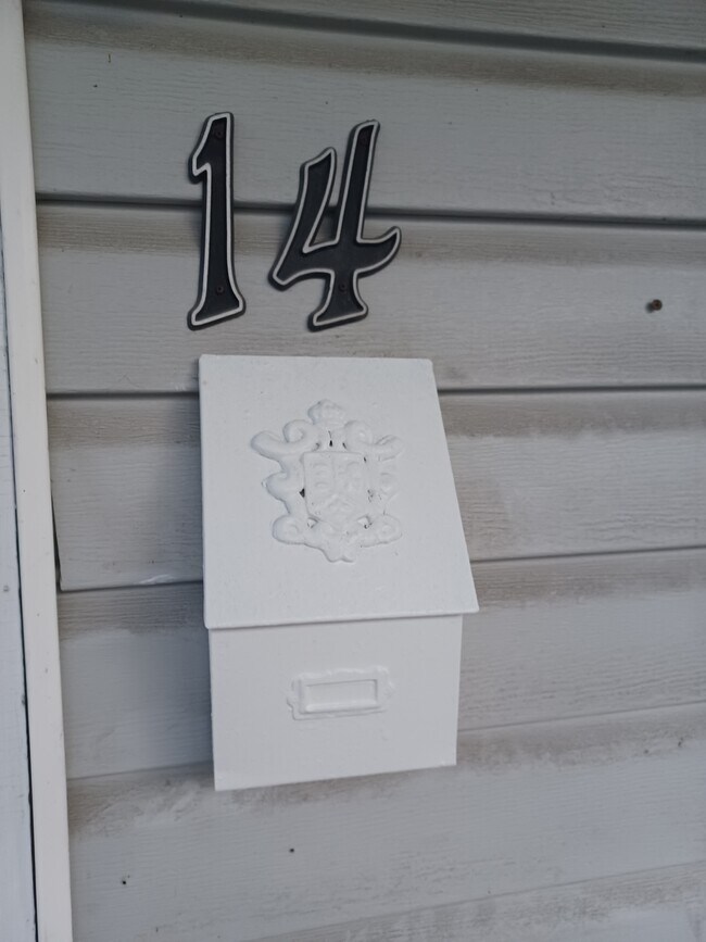 Número de casa y buzón - 14 S 2nd St