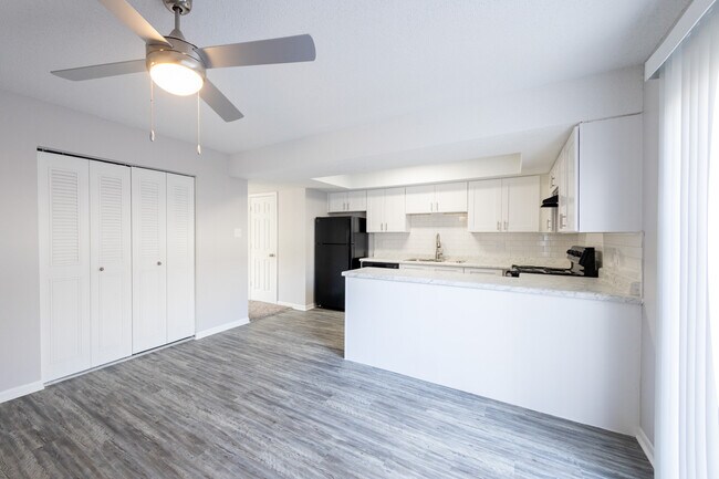 Foto del edificio - Country Lake Estates