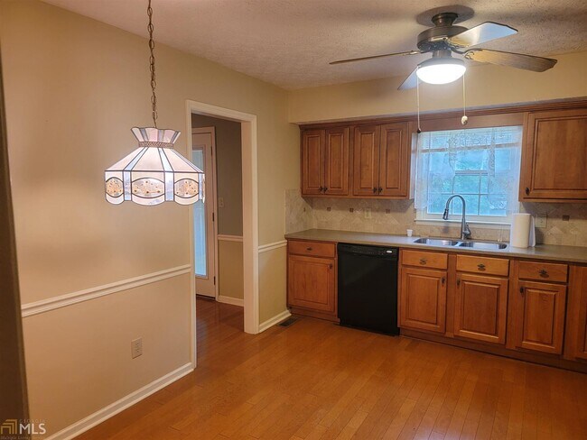 Building Photo - 1729 Brandy Woods Trail SE