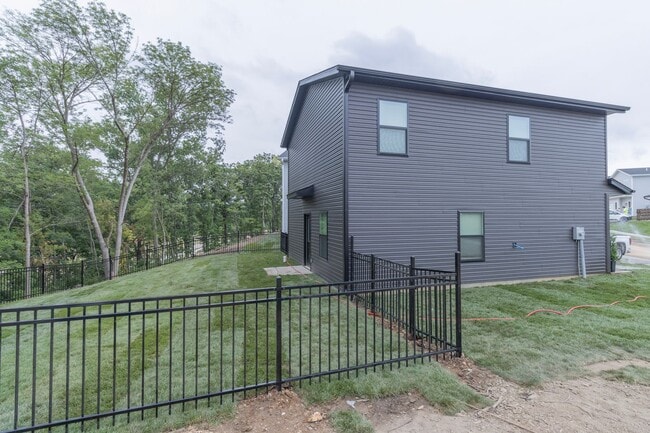 Building Photo - 2821 Emery Dr