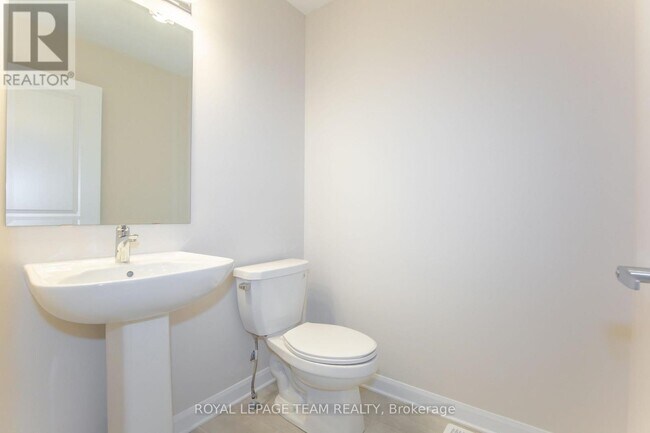 Photo du bâtiment - 219 Invention Blvd