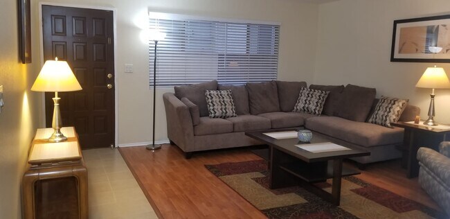 Building Photo - 4072 W 135th St