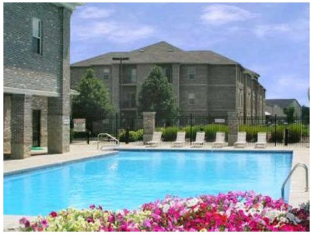 Piscina - The Quarters at W Lafayette - Student Living