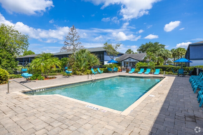 Pool - Bridgewater Pointe Apartments