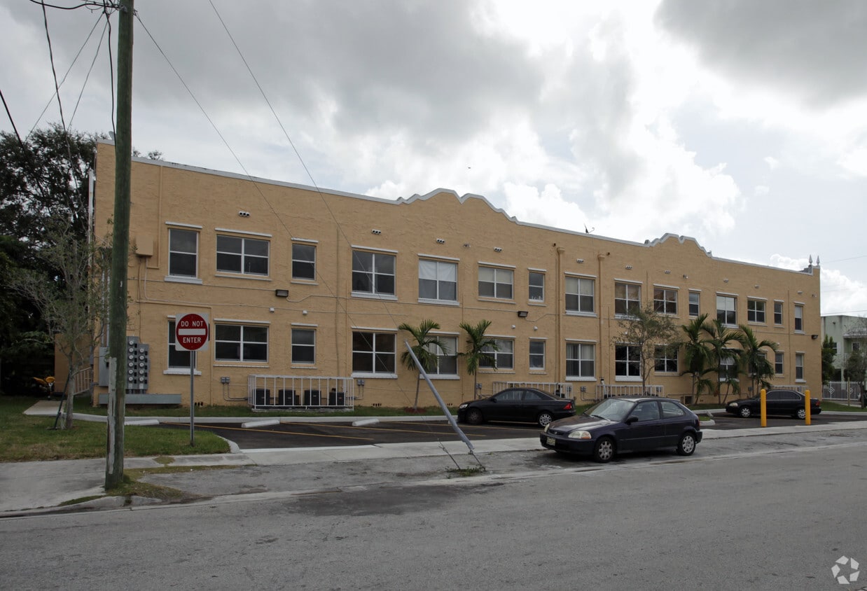 Building Photo - 953 SW 10th St