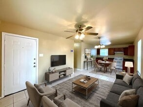 Building Photo - 422 Amires Pl