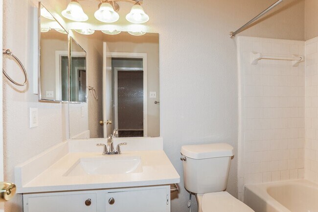 Foto del edificio - 4510 Tylergate Dr