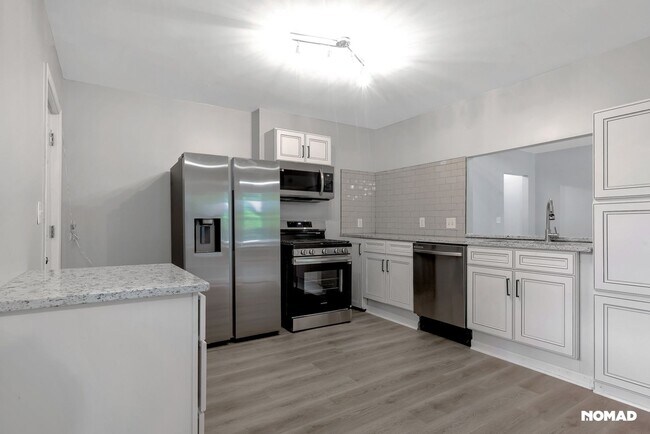 Building Photo - Spacious 5BR House in Atlanta