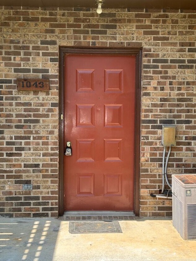 Primary Photo - 1 Bedroom, 1 bath Ground level Apt, Kingsp...