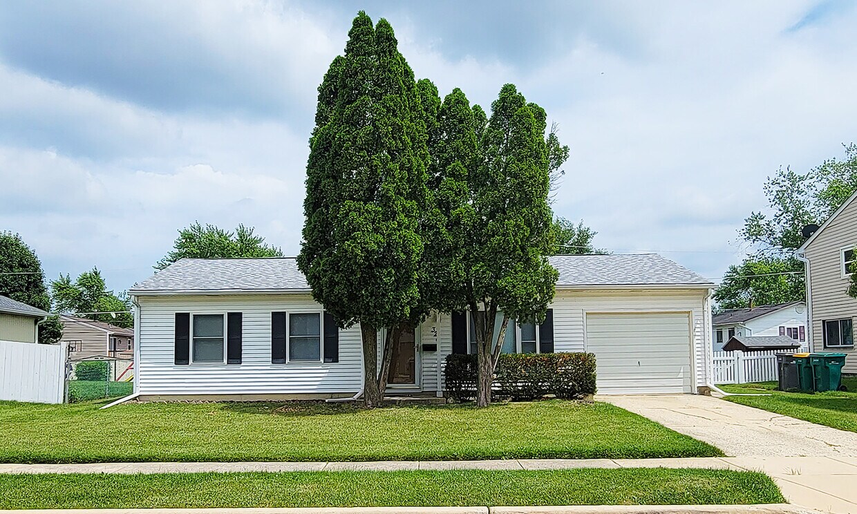 Primary Photo - 323 Eaton Ave