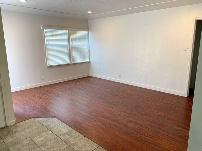 Building Photo - 3 Bedroom Home with HUGE yard!