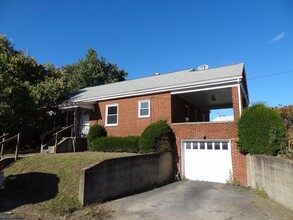 Building Photo - 836 Fairmont Rd