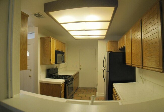 Building Photo - Arbor Park 2 Bedroom Lower Unit Condo in V...