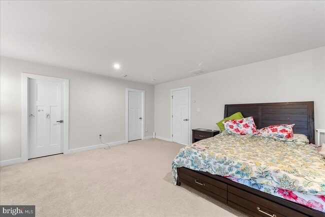 Building Photo - 305 Goodwick Dr