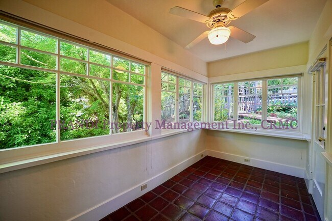 Foto del edificio - Charming 4 Bedroom Home with Granite Count...