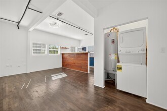 Building Photo - 2602 Isabella St