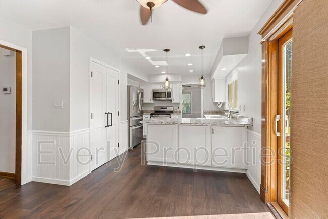Foto del edificio - 1055 S Sunny Slope Rd