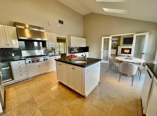 Building Photo - 16972 Oak View Dr