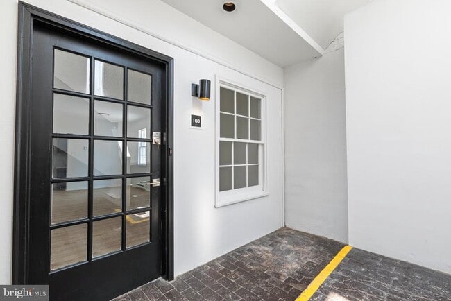 Building Photo - 207 S Patrick St
