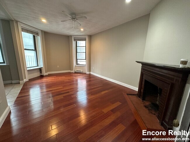 Building Photo - 252 Newbury St
