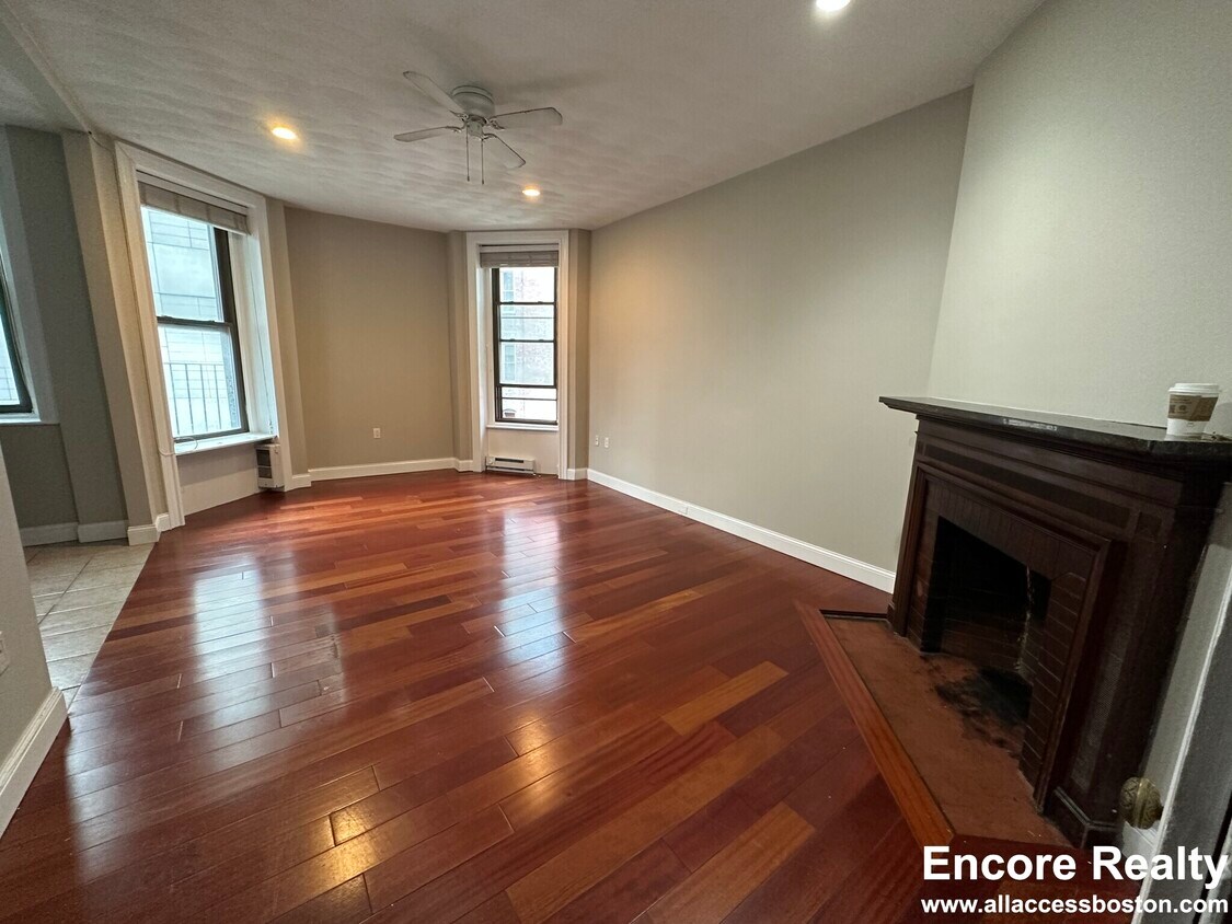 Foto principal - 252 Newbury St